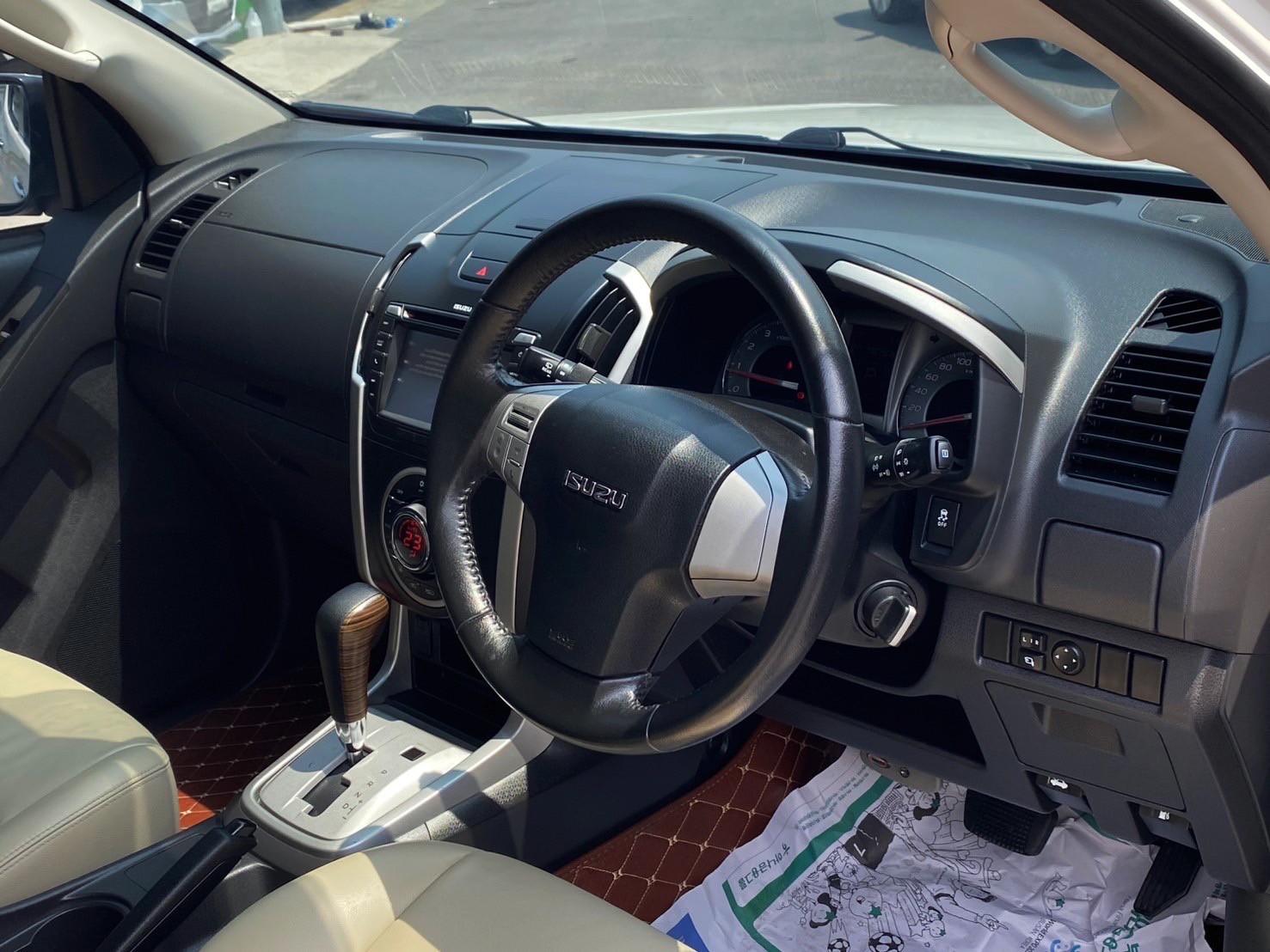ISUZU MU-X 3.0 2WD DVD Navi ปี 2014 เลขไมล์ 187,xxx km.(UA)